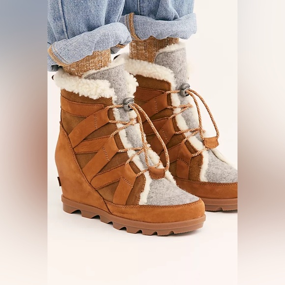 NEW Sorel Joan Of Arctic Cozy Wedge SIZE 6 - Picture 1 of 5